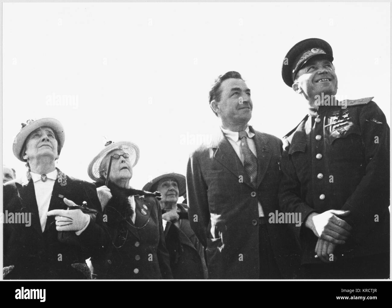 GLI ATTORI AIUTANO LO SFORZO DI GUERRA Foto Stock