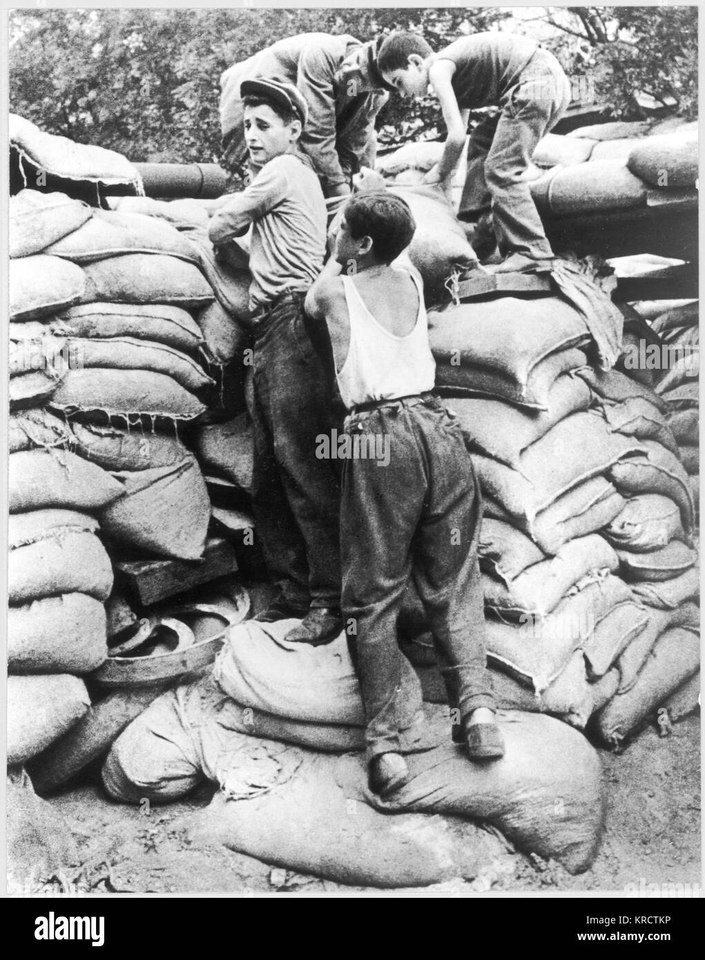 Bambini Contro La Guerra Immagini e Fotos Stock Alamy