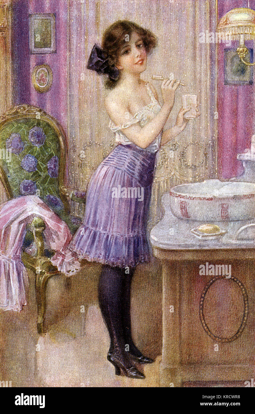 Alcune ragazze sono al loro meglio mentre si lavano i denti, ma questa giovane donna sta facendo molto bene... Data: circa 1910 ? Foto Stock