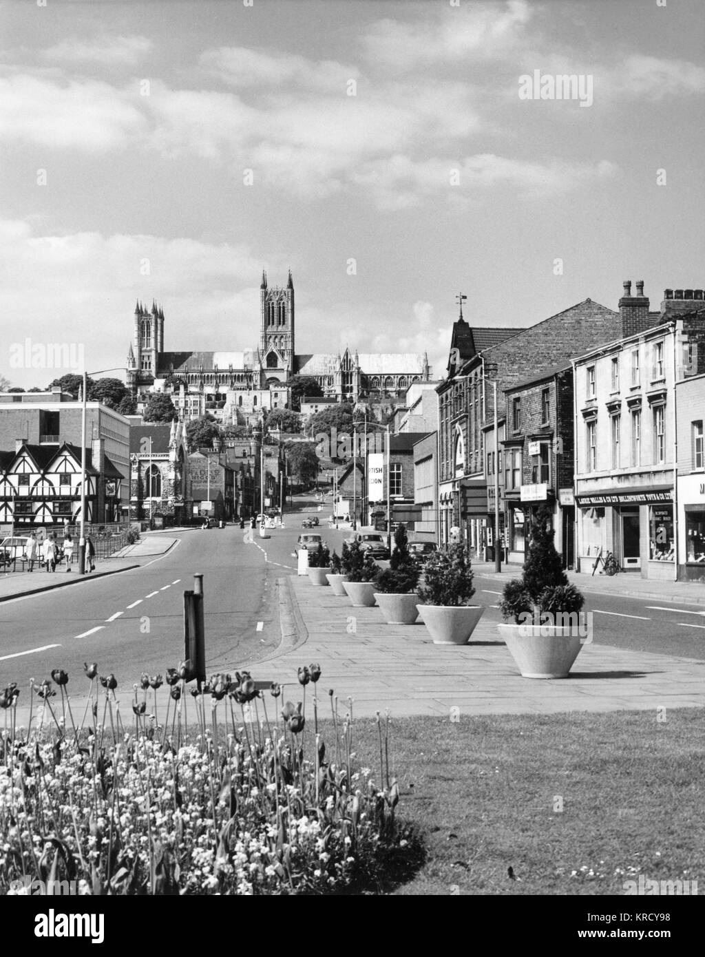 La città di Lincoln con la sua cattedrale arroccata su una collina, Lincolnshire, Inghilterra. Foto Stock