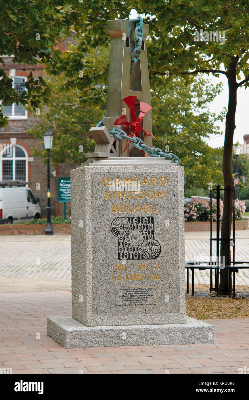 Il nuovo monumento a Isambard Kingdom Brunel, inaugurato nel 2007 a St George's Square, Portsea, Hampshire, per commemorare il 200° anniversario della nascita di Brunel. Foto Stock