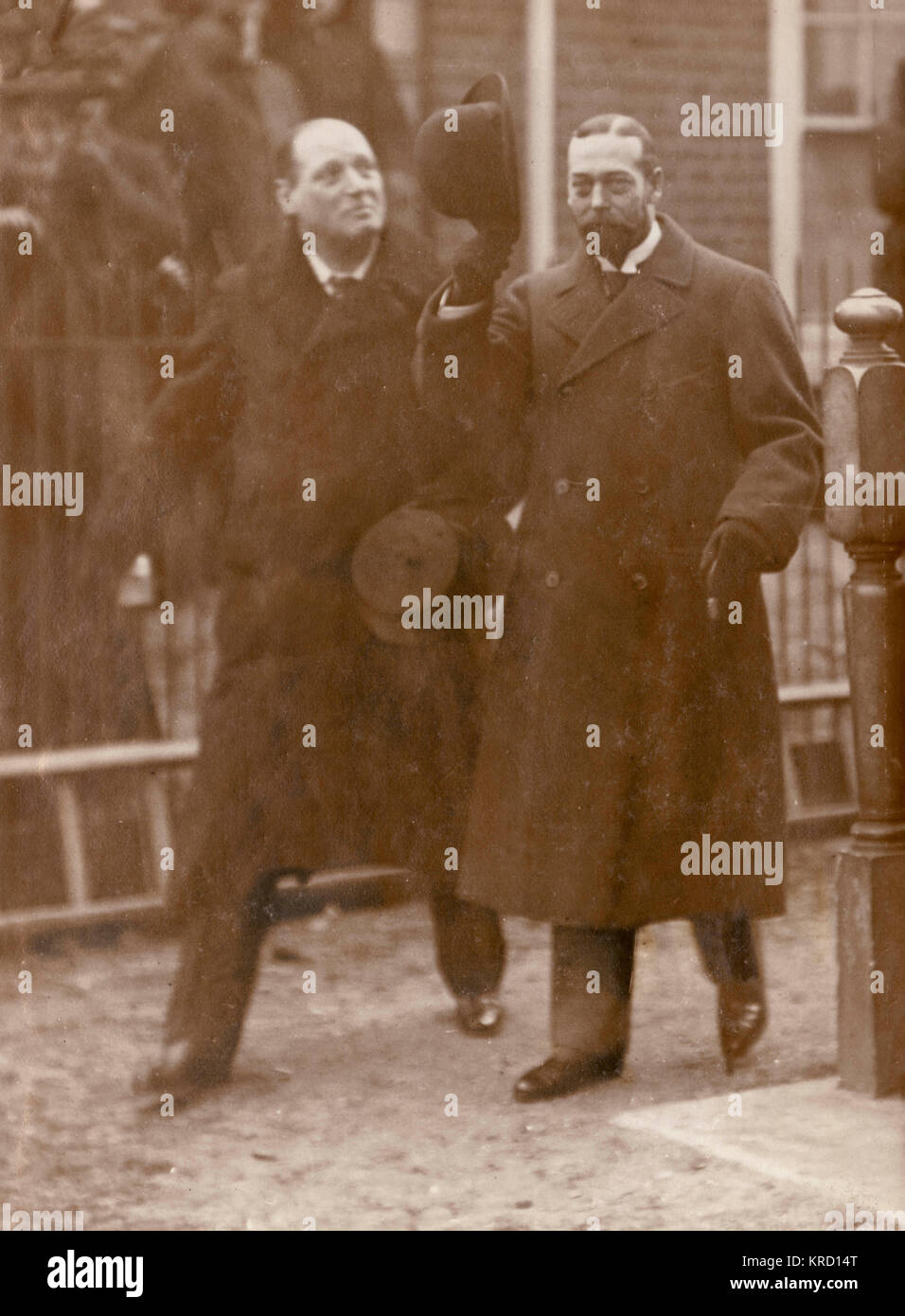 Prince of Wales (in seguito George V) alla partita di calcio Foto Stock