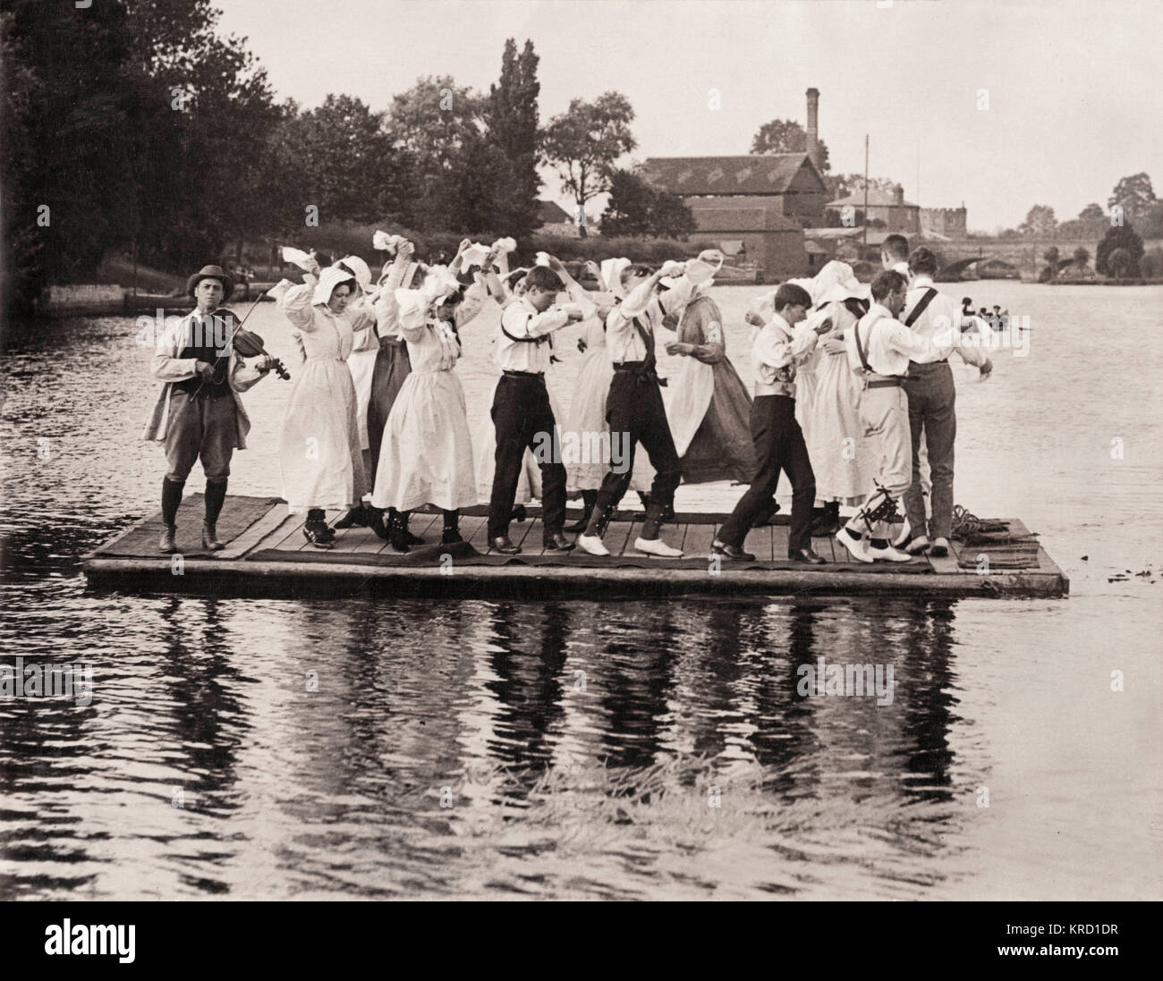 Ballerini Morris su una piattaforma galleggiante, Stratford Foto Stock