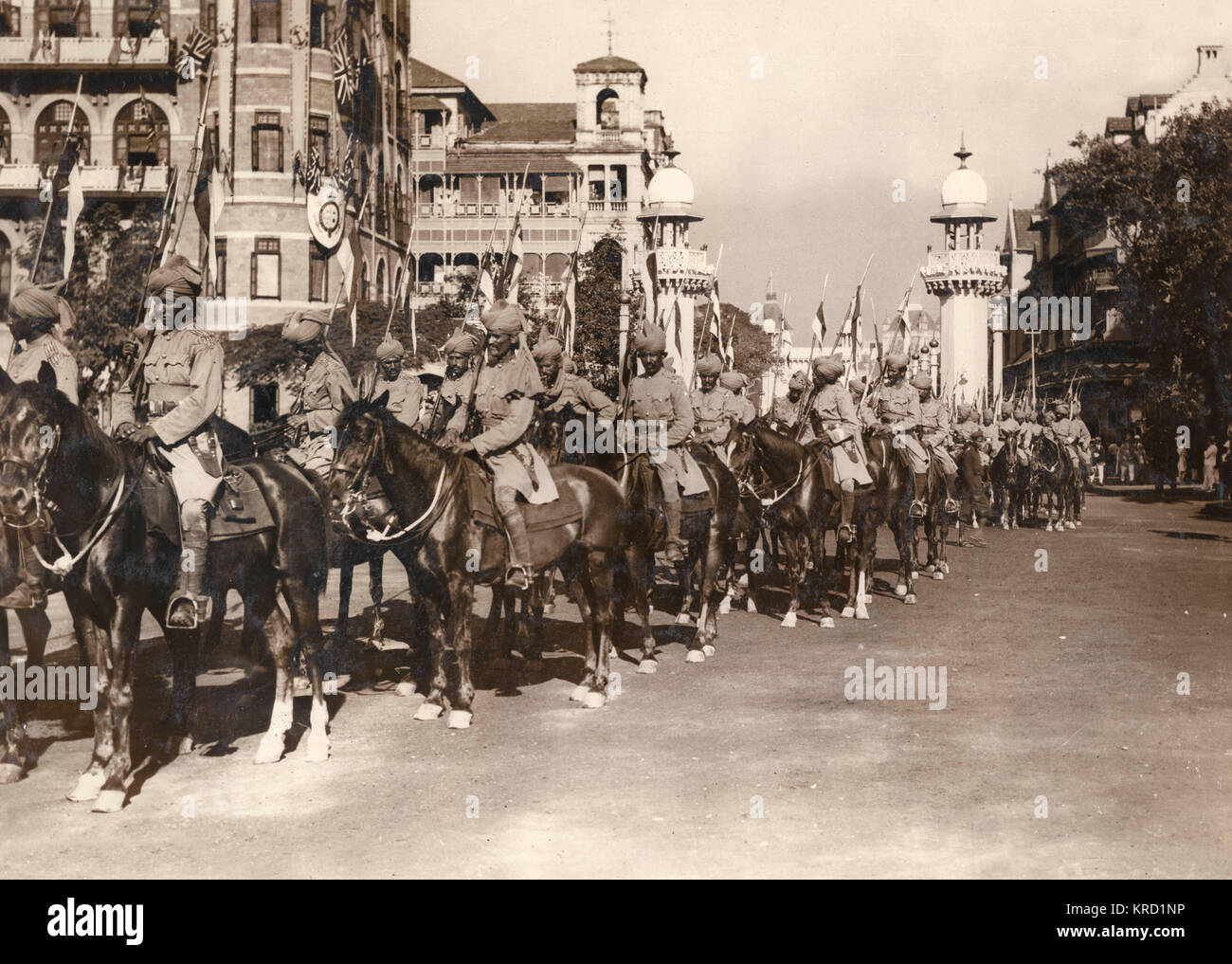 Prove di cavalleria indiana per una visita reale a Bombay Foto Stock