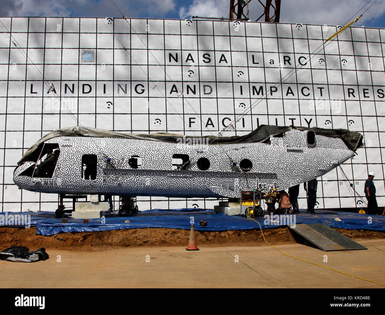 Gli ingegneri sono programmati per crash test di un ex marine elicottero Foto Stock