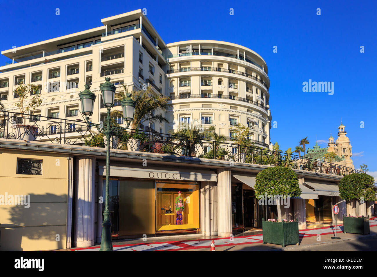Negozio di Gucci e Hotel de Paris esterno nel sole, Monte Carlo, il Principato di Monaco, Mediterranea Foto Stock