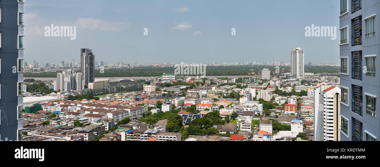 City scape vista di una zona residenziale di Bangkok prese da un 34esimo piano di un condominio condominio. Foto Stock
