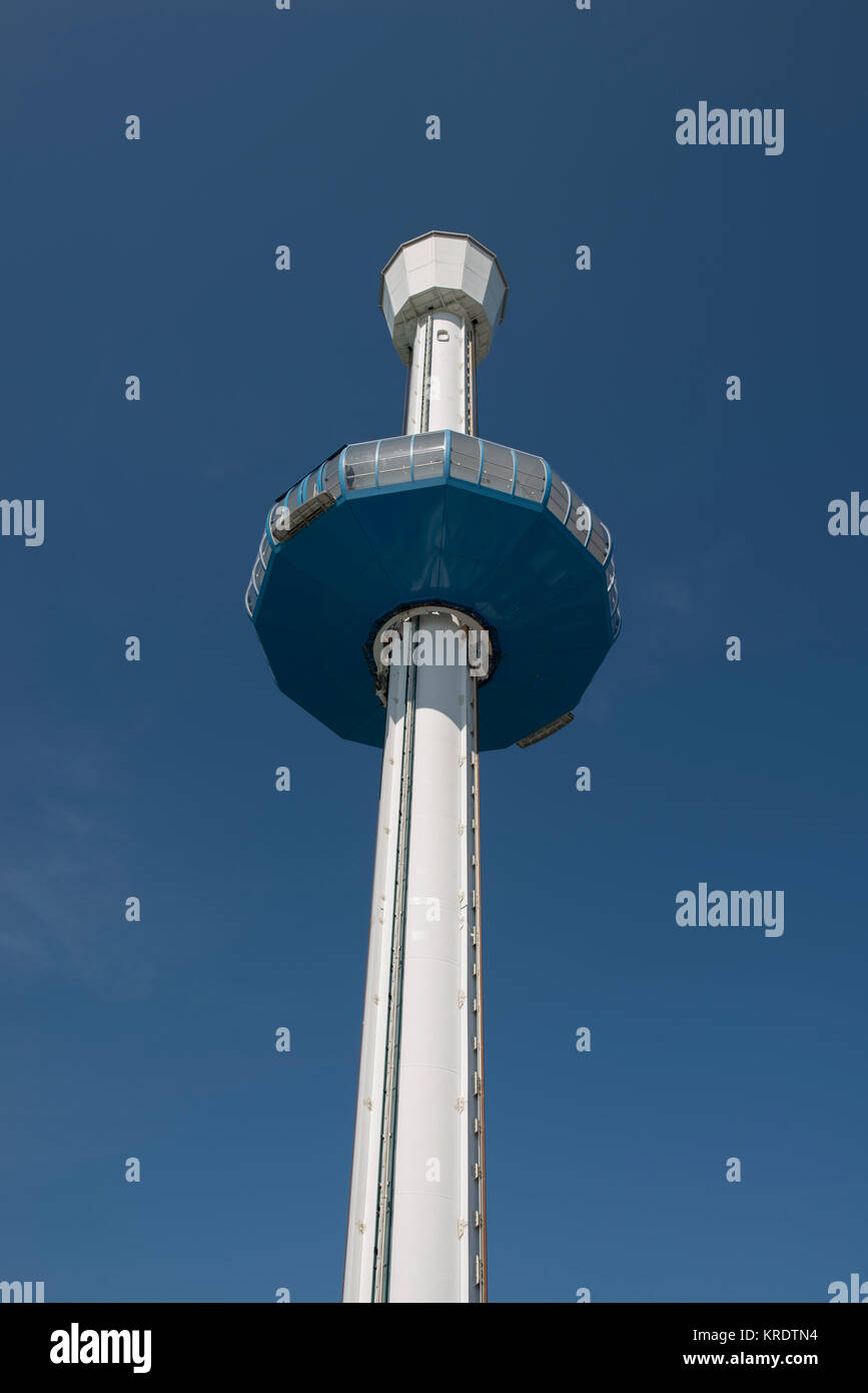 La Jurassic Skyline Tower è una torre di osservazione sul molo di Weymouth nel Dorset. Foto Stock