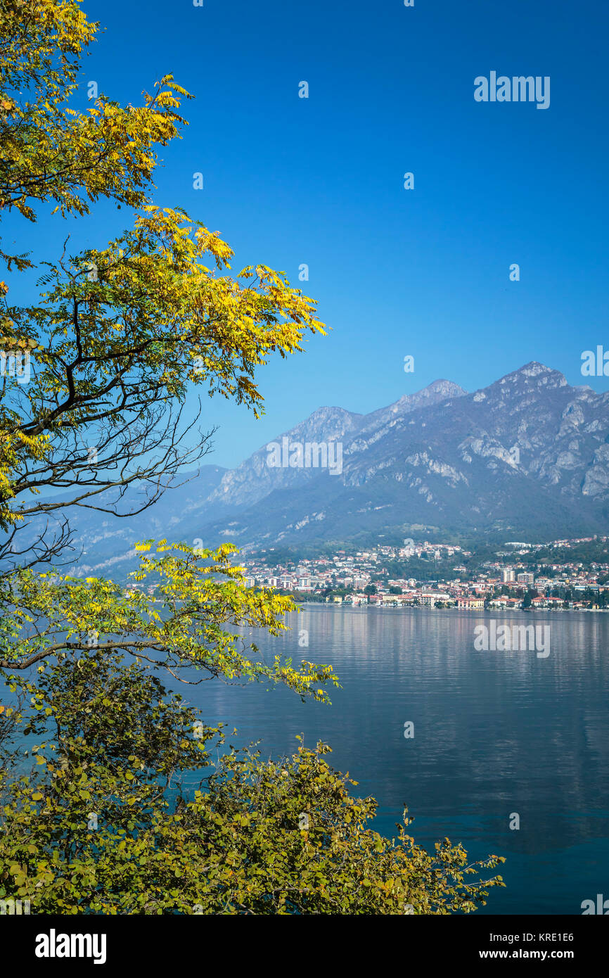 Un lago di Como vista in autunno, Lombardia, Italia, Europa. Foto Stock
