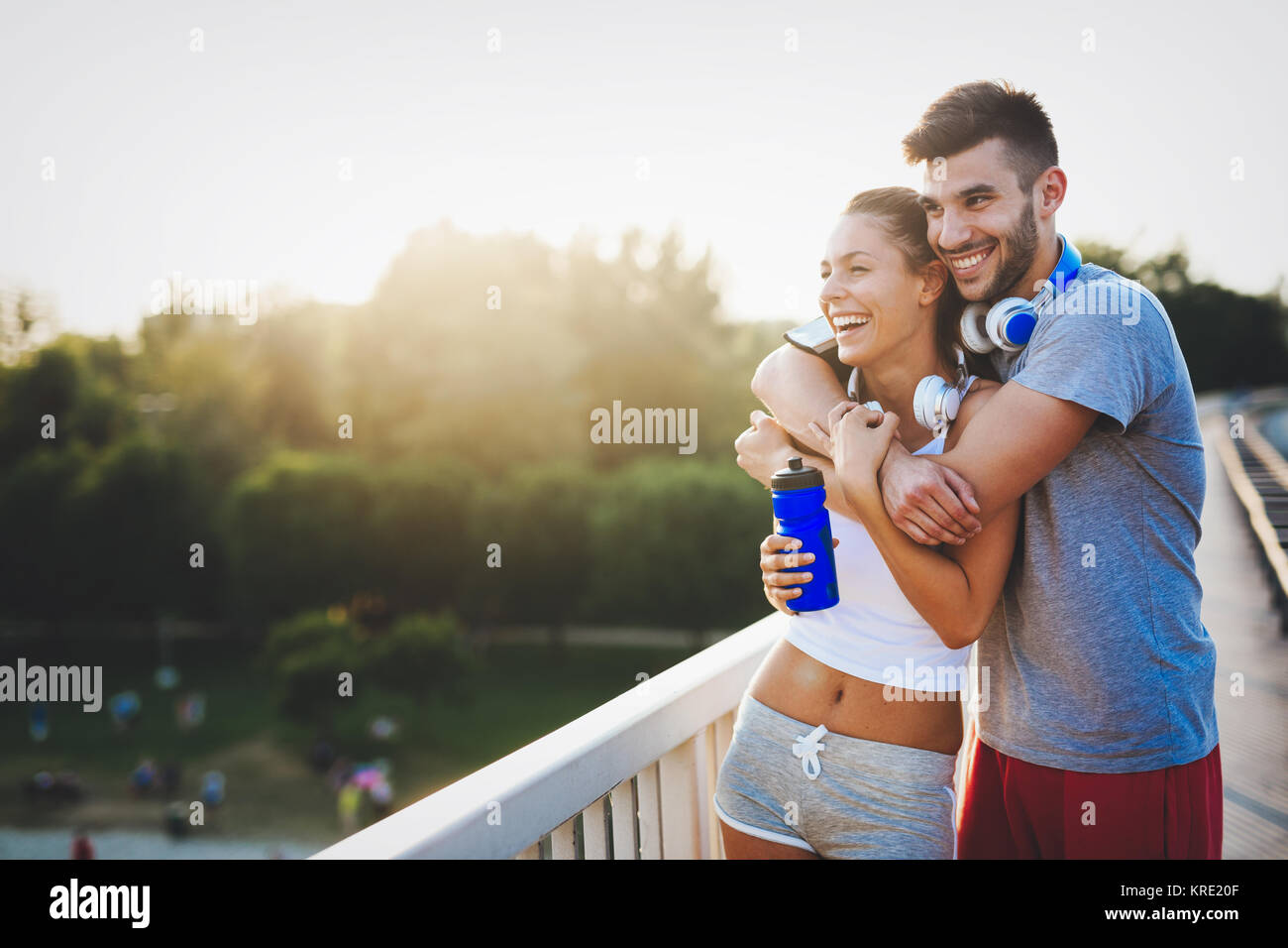 Amici di formazione fitness insieme all'aperto vivere sano attivo Foto Stock