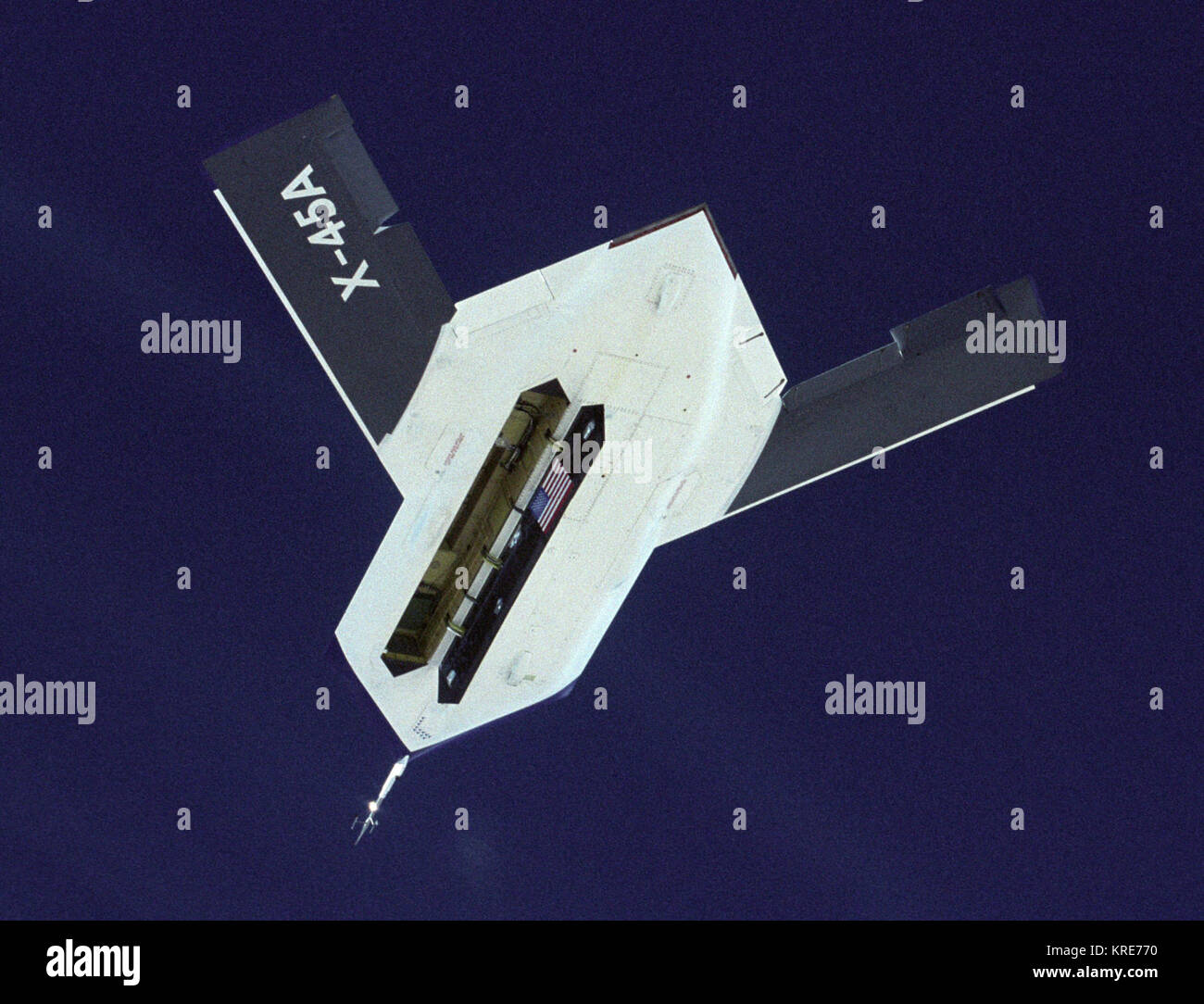 X-45A lato inferiore con armi bay porta aperta Foto Stock
