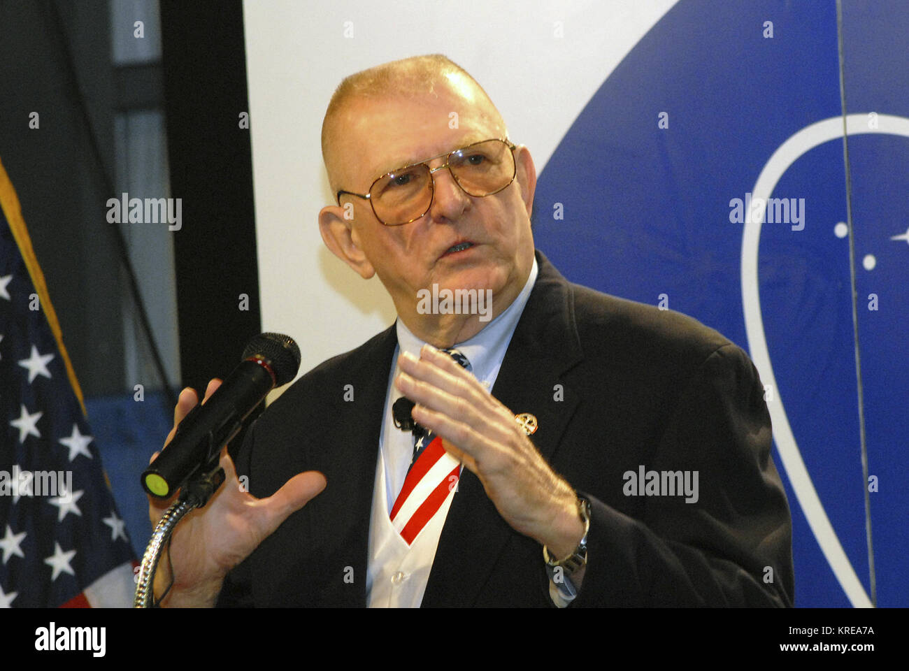 GENE KRANZ, Keynote SPEAKER AL MSFC 2006 Sicurezza eventi della durata di un giorno. Ex direttore di volo, NASA, autore di "il fallimento non è un'opzione: Mission Control da Mercurio a Apollo 13'. Gene Kranz a MSFC Foto Stock