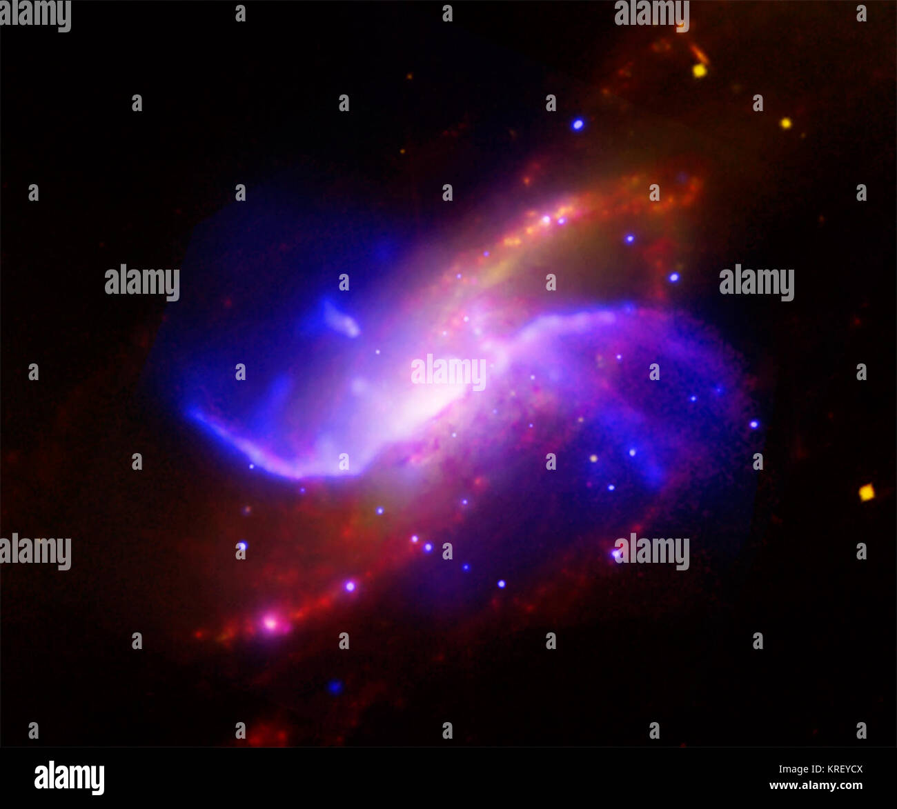 Messier 106 da Spitzer Foto Stock