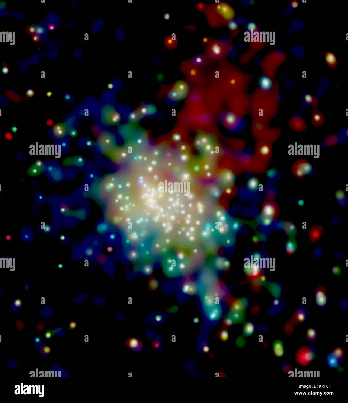 Questa immagine di Chandra copre una regione di circa 5 anni luce e mostra molte stelle giovani con calde atmosfere superiore. In aggiunta al punto di emissione simili dalle stelle, l'immagine ha rivelato una diffusa nube che avvolge la star cluster. Lo spettro ai raggi X del cloud mostra un eccesso di raggi X ad alta energia. Questo eccesso indica che questi raggi X provengono da mille miliardi di volt in movimento di elettroni in un campo magnetico. La presenza di questi estremamente energica particelle potrebbero modificare sensibilmente la composizione chimica dei dischi che finiranno per formare i pianeti intorno a stelle del cluster. Elementi di prova sotto forma di Foto Stock