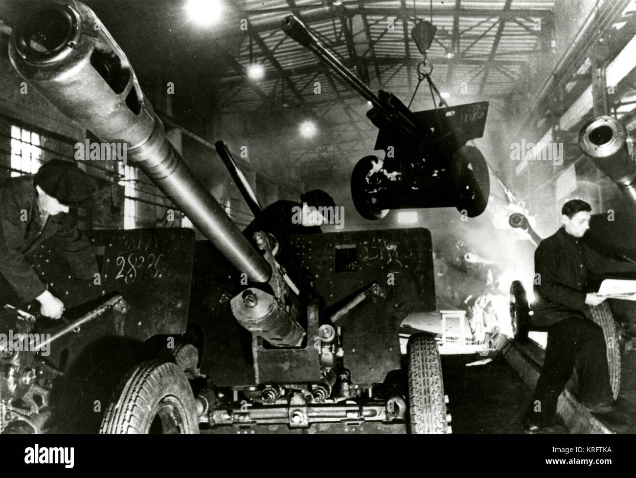 WW2 - fabbrica di artiglieria in Siberia, Russia Foto Stock