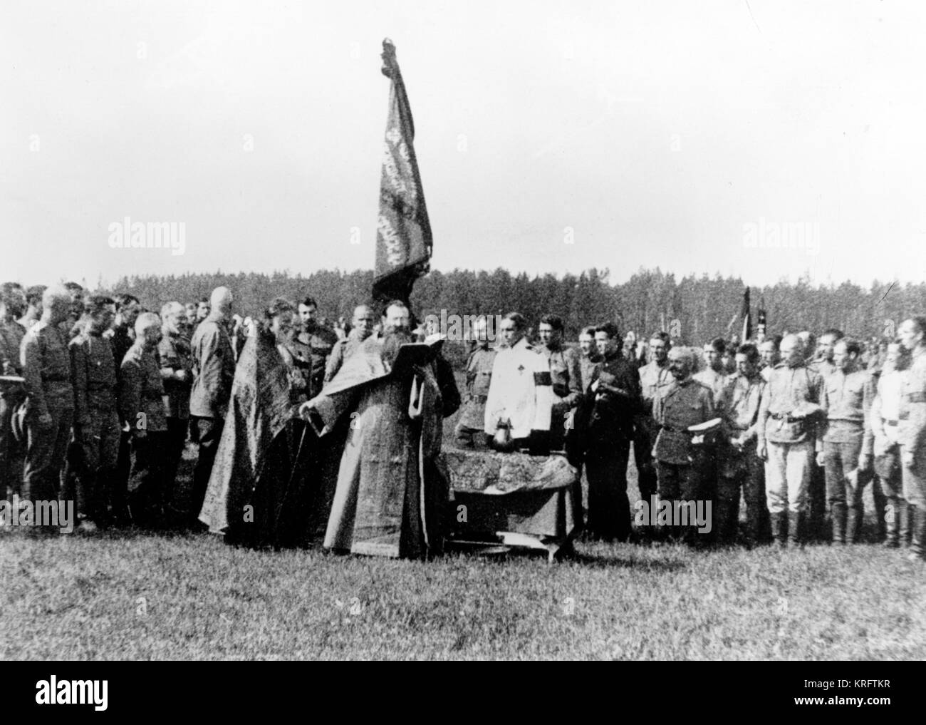 WW1 - truppe russe benedette dal sacerdote prima dell'offensiva Foto Stock
