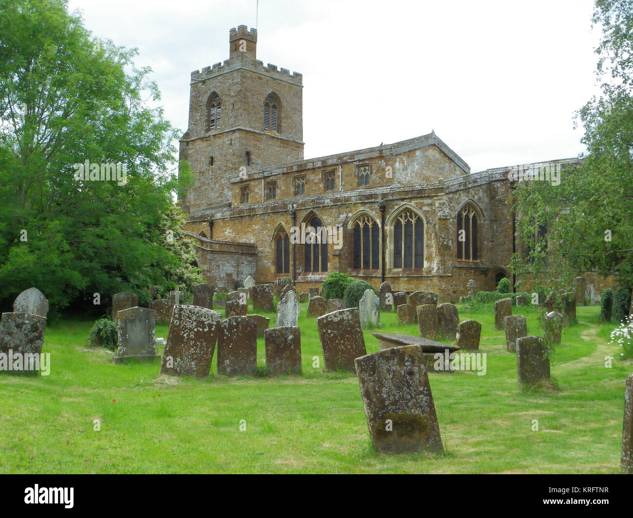 Chiesa parrocchiale di St Mary the Virgin nel villaggio di Cropredy, vicino a Banbury, Oxfordshire. La chiesa risale al XIV secolo. Foto Stock
