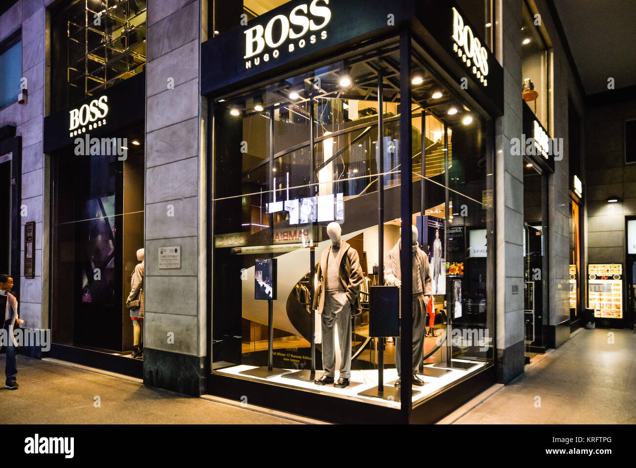 Milano Italia 24 Settembre 2017 Hugo Boss store a Milano. La settimana della moda di shopping Foto stock Alamy