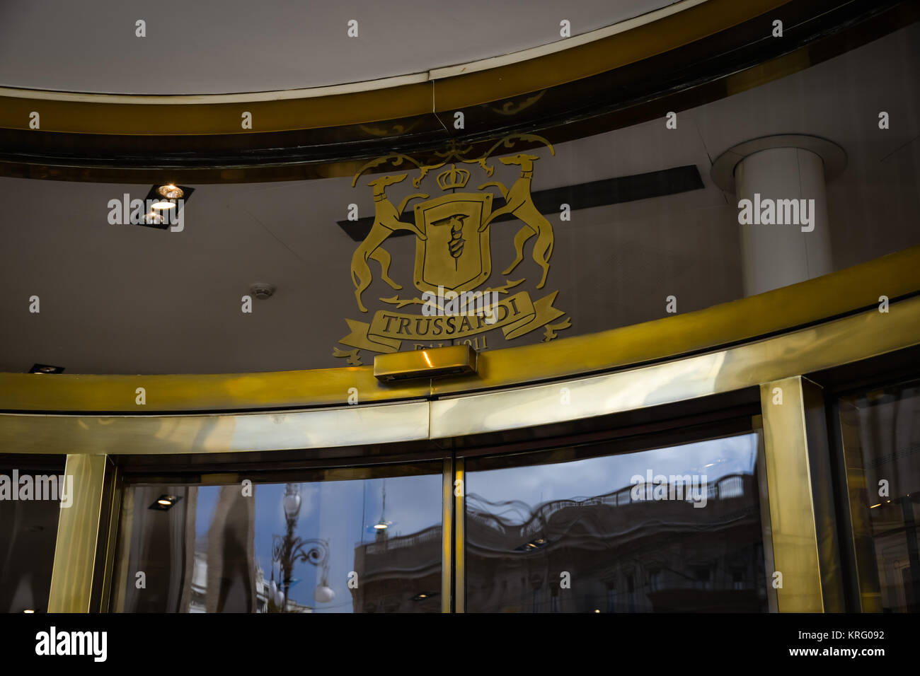 Milano, Italia - 24 Settembre 2017: Trussardi store a Milano. La settimana della moda di Trussardi shopping Foto Stock