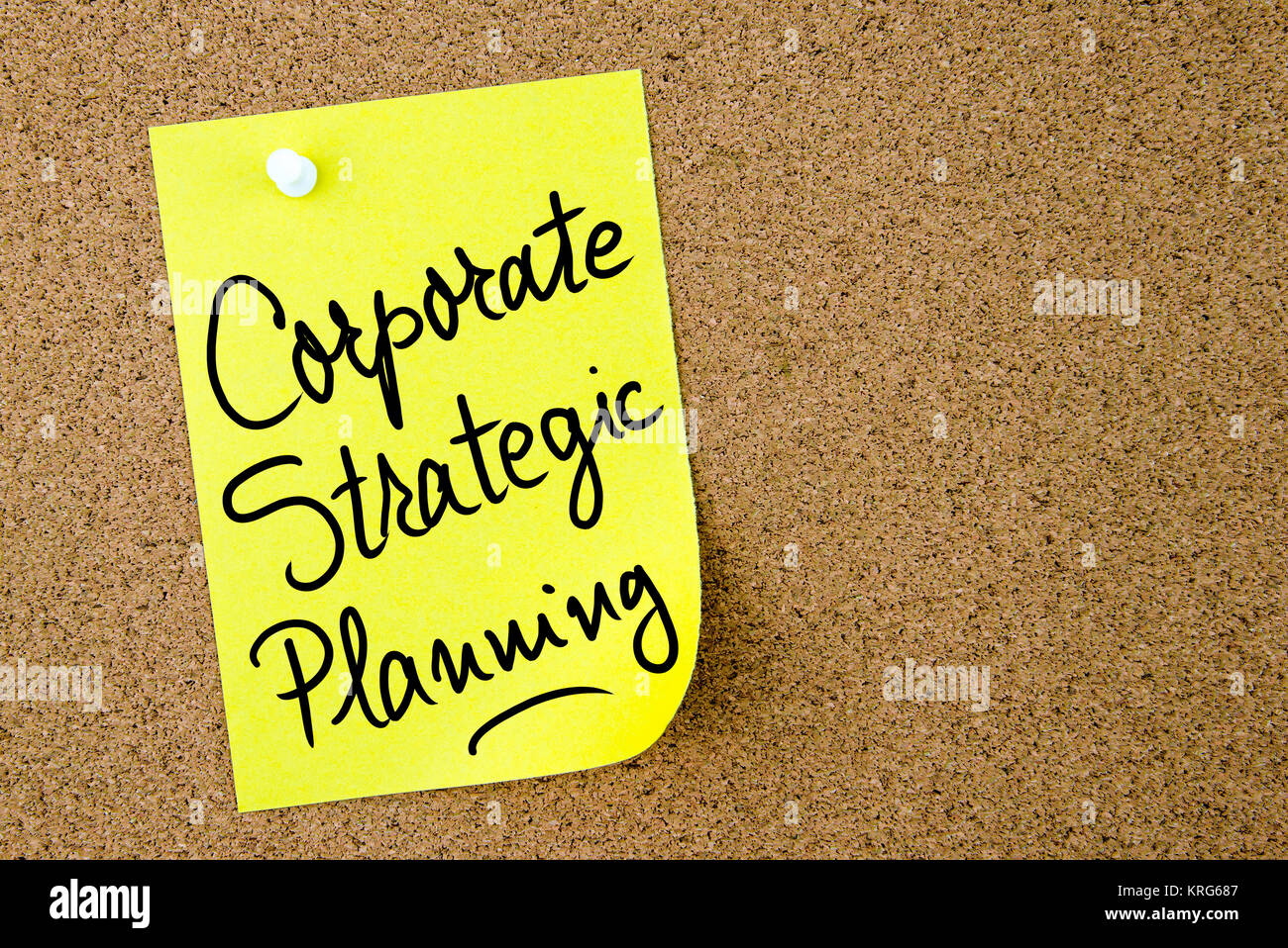 Pianificazione strategica aziendale testo scritto su carta gialla nota Foto Stock