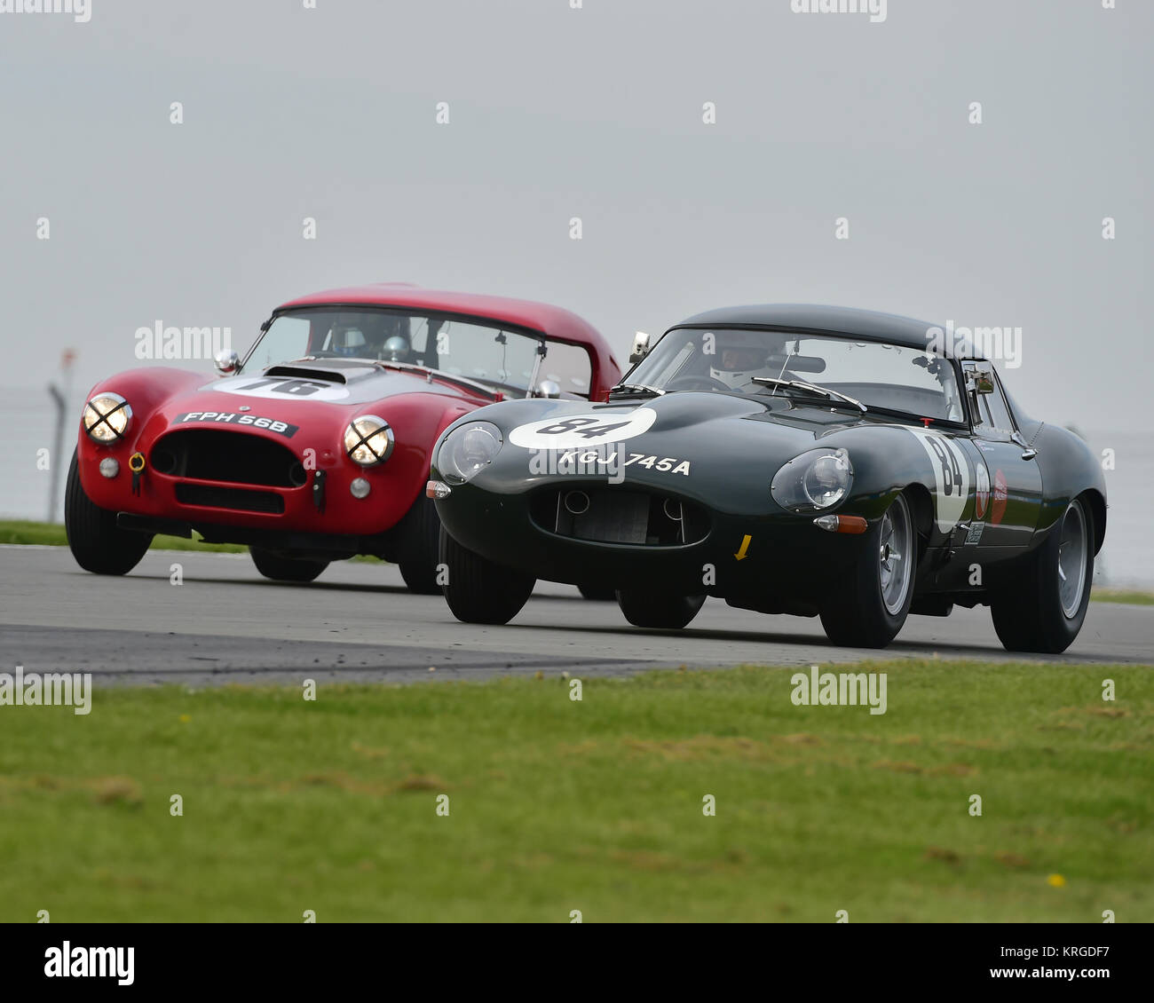 Andrew Keith-Lucas, leggere Gomm, Jaguar E-Type, Robert Bremner, Daniel Bremner, Anthony Reid, AC Cobra, GT & Sports Car Cup, Pre-66 vetture GT, Pre-63 Spor Foto Stock