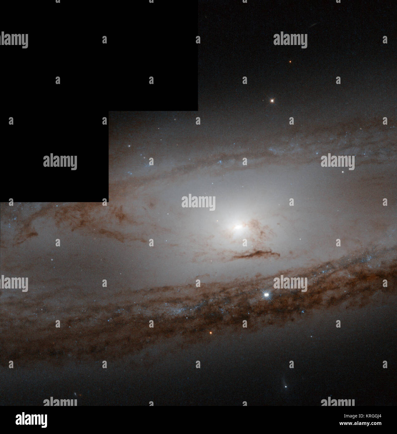 Il 1 marzo 1780 era particolarmente produttive notte per Charles Messier. La pettinatura della costellazione del Leone di aggiunte al suo grand catalogo astronomico, ha colpito su non uno, ma due nuovi oggetti. Uno di questi oggetti è visto qui: Messier 65. 'Nebula scoperto in Leone: è molto debole e non contiene alcuna stella," egli jotted giù nel suo notebook. Ma egli è stato sbagliato - come oggi sappiamo, Messier 65 è una galassia spirale contenenti miliardi su miliardi di stelle. Tutti Messier vide una debole luce diffusa, nulla di come i dettagli qui, in modo siamo in grado di perdonare il suo errore. Se egli avesse avuto accesso ad un tel Foto Stock