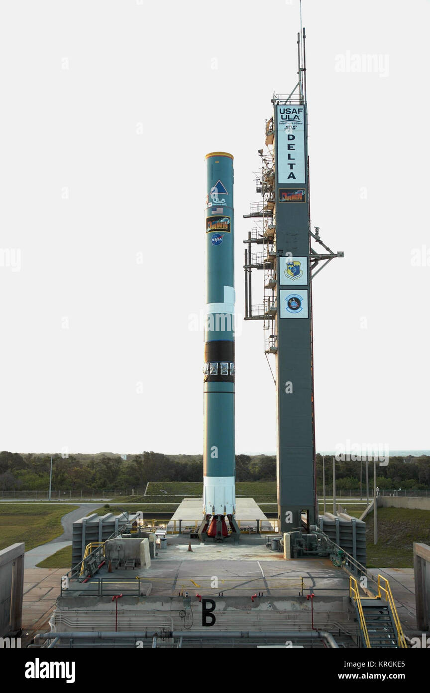 Un Delta II 7925H prima fase sulla rampa di lancio 17B senza alcun booster  Foto stock - Alamy