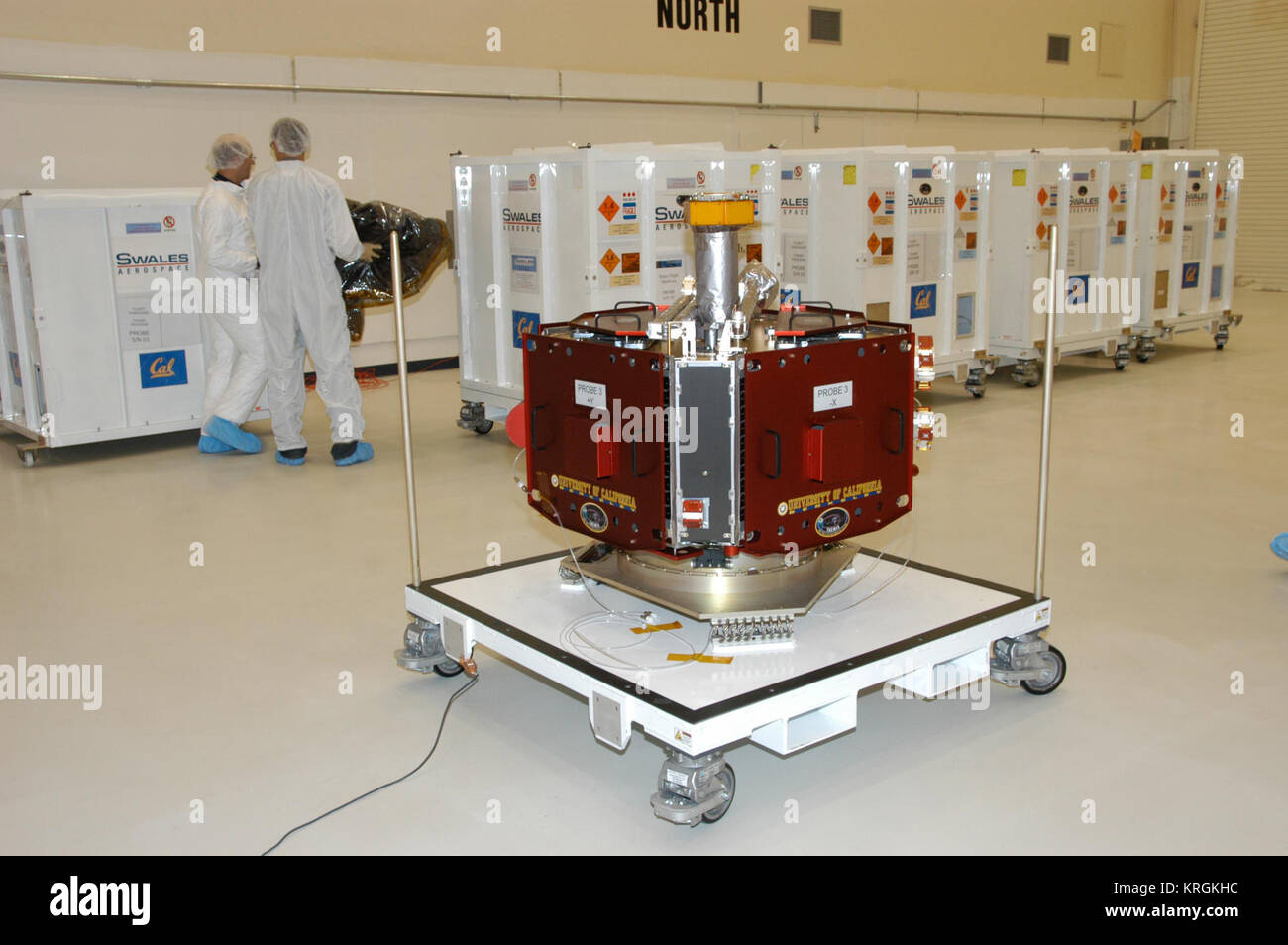 Uno THEMIS lander è rivelato dopo la cassa e il coperchio sono stati rimossi Foto Stock