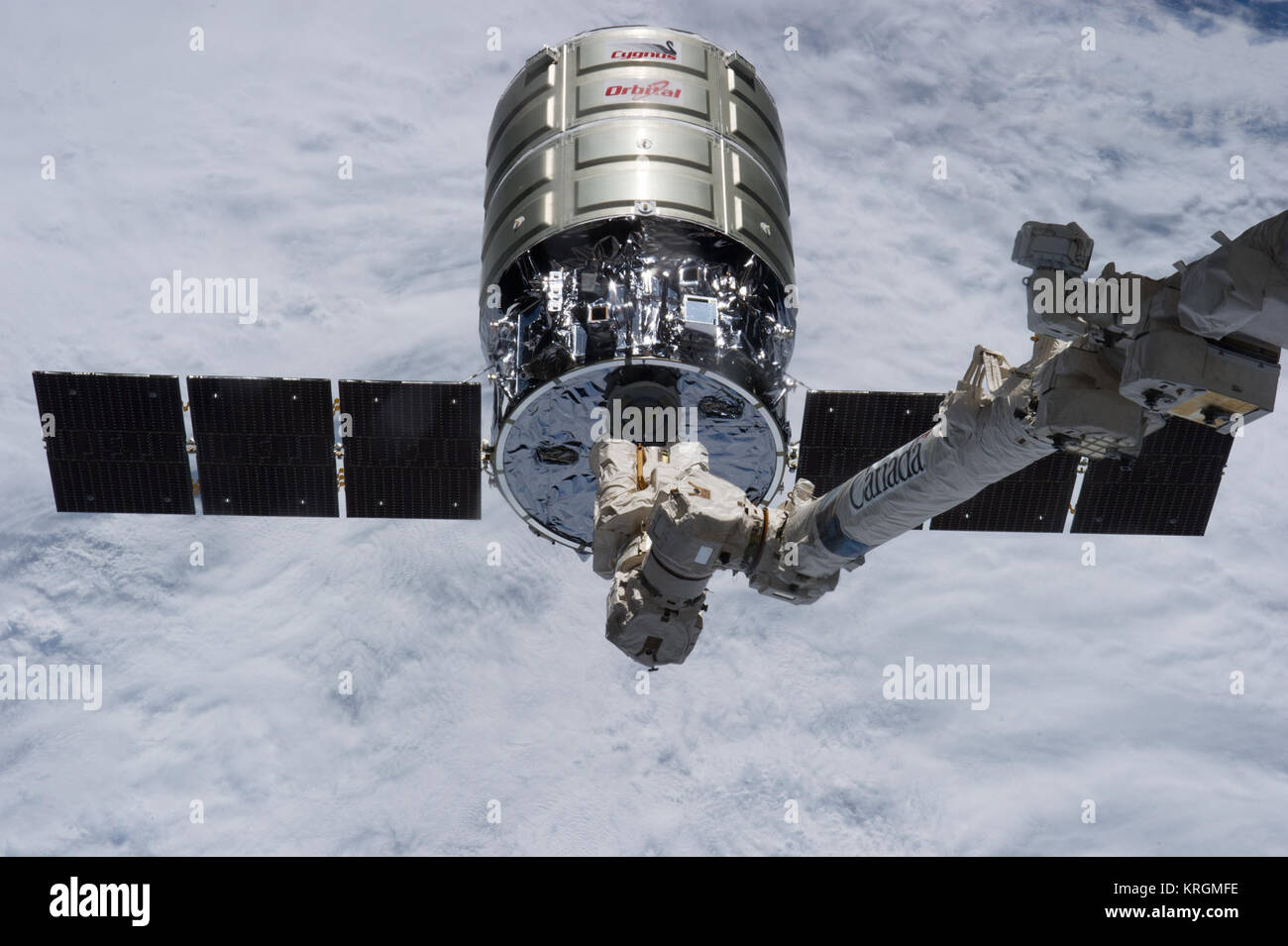CRS Orb-2 Cygnus 3 S.S. Janice Voss agganci da Canadarm2 (ISS040-E-069150) Foto Stock