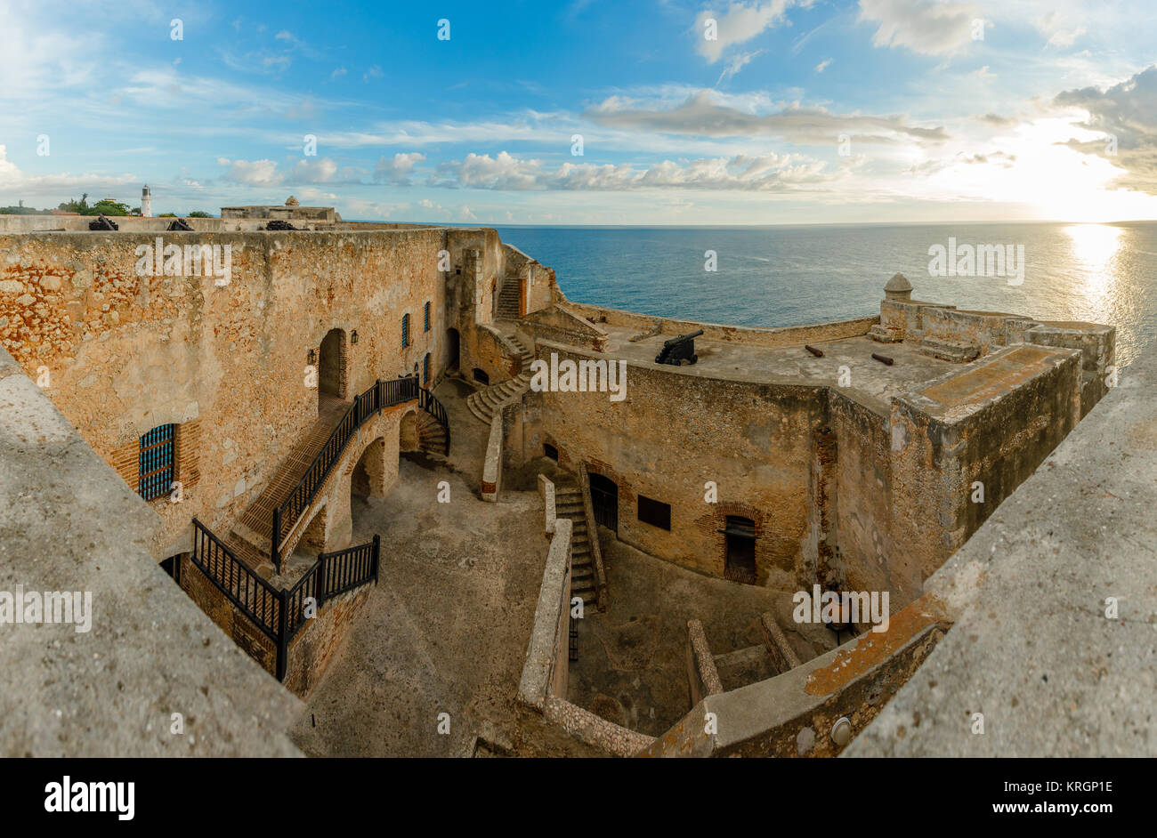 San Pedro de la Roca fort cortile interno e le pareti, vista al tramonto, Santiago de Cuba, Cuba, Novembre 2017 Foto Stock