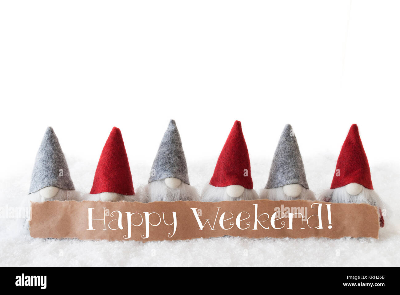 Etichetta con testo in inglese Happy Weekend. Natale biglietto di auguri con gnomi. Isolato sfondo bianco di neve. Foto Stock
