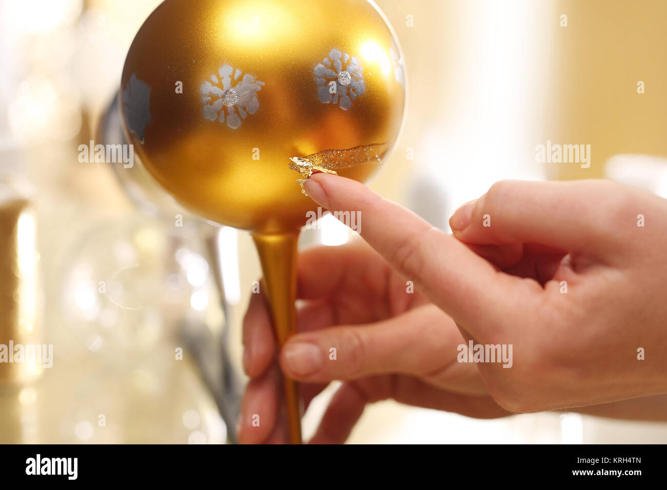 Manoscritta di preparare le decorazioni di Natale Foto Stock