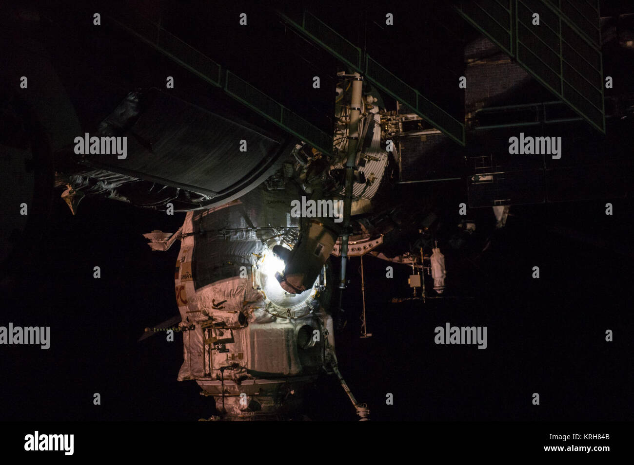 ISS-41 EVA-3 (a) Maxim Suraev e Aleksandr Samokutyayev Foto Stock