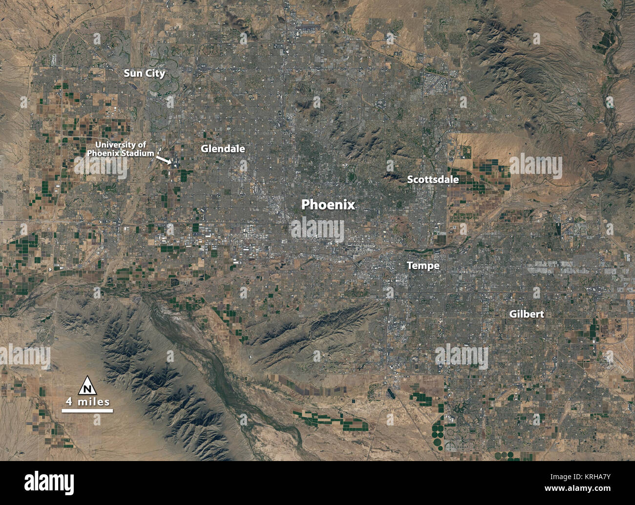 Il satellite Landsat 7 immagine di Phoenix, Arizona acquisito Novembre 28, 2014. Il satellite Landsat 7 è un satellite americano utilizzato per acquisire in remoto le immagini rilevata della terra della superficie terrestre e che circondano le regioni costiere. Esso è mantenuto dal satellite Landsat 7 Progetto Science Office presso la NASA Goddard Space Flight Center in Greenbelt, MD. Serie di satelliti LANDSAT è stata di acquisire immagini della terra la superficie di terra dal 1972. Attualmente ci sono più di 2 milioni di immagini Landsat nella Nazionale di terra via satellite Remote Sensing archivio dati. Per ulteriori informazioni visitare il sito: <a href='http://landsat.usgs.gov/' rel="nofollow">satellite Landsat. Foto Stock