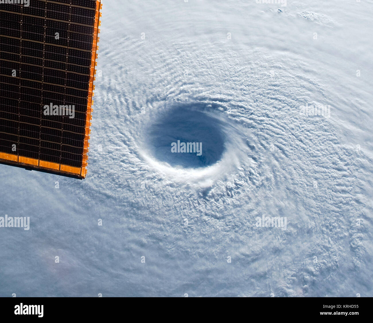 Maysak visto dalla ISS Foto Stock