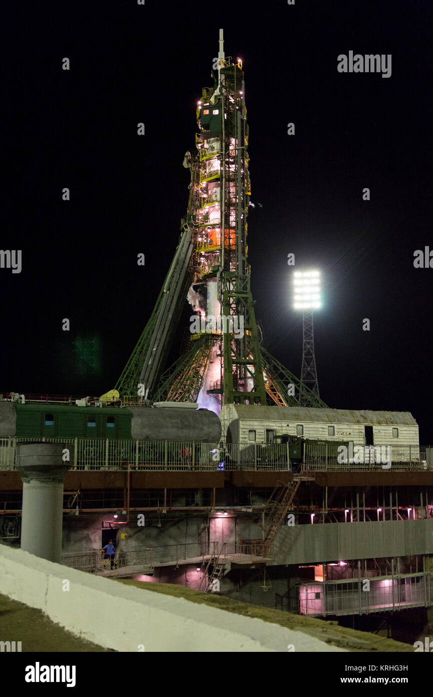 Il Soyuz TMA-17M rocket è visto qui circa tre ore prima di esso è prevista per il lancio dal cosmodromo di Baikonur in Kazakistan il giovedì, luglio 23, 2015 portando Expedition 44 Soyuz Commander Oleg Kononenko di l'agenzia Spaziale Federale Russa Roscosmos (), tecnico di volo Kjell Lindgren della NASA e tecnico di volo Kimiya Yui della Japan Aerospace Exploration Agency (JAXA) in orbita per iniziare i loro cinque mesi di missione sulla Stazione spaziale internazionale. (Photo credit: NASA/Aubrey Gemignani) Expedition 44 di lancio (201507230006HQ) Foto Stock