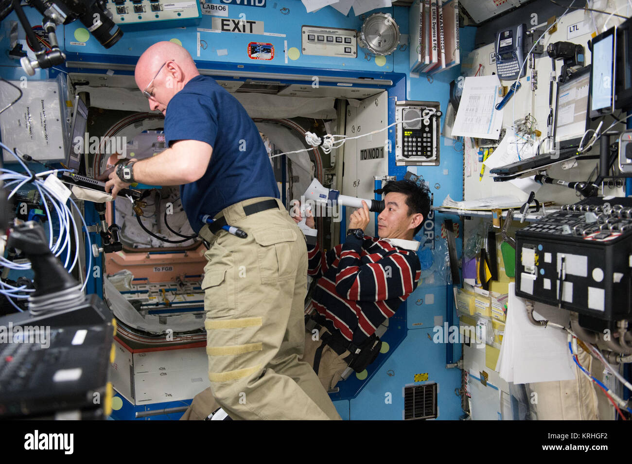 ISS-44 Scott Kelly e Kimiya Yui nel destino lab Foto Stock