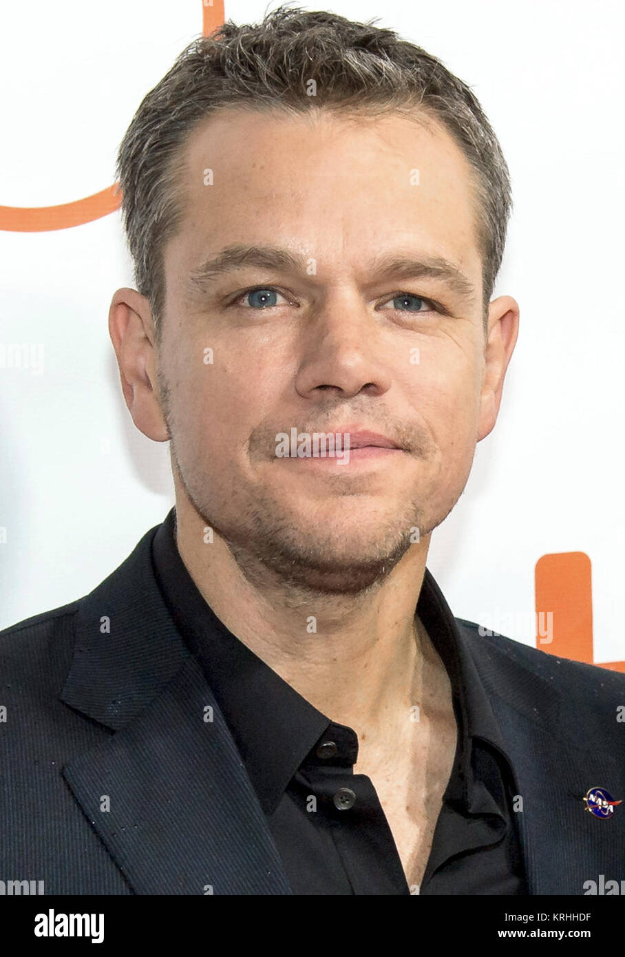 Attore Matt Damon e la moglie Luciana Bozán Barroso frequentare il mondo premiere per 'Il marziano" al giorno due del Toronto International Film Festival al Roy Thomson Hall Venerdì, Settembre 11, 2015 a Toronto. Gli scienziati della NASA e ingegneri è servita come consulenti tecnici sulla pellicola. Il film ritrae una visione realistica del clima e la topografia di Marte, sulla base dei dati della NASA, e alcune delle sfide che la NASA volti come ci prepariamo per l'esplorazione umana del pianeta rosso nel 2030s. Photo credit: (NASA/Bill Ingalls) Matt Damon TIFF 2015 Foto Stock