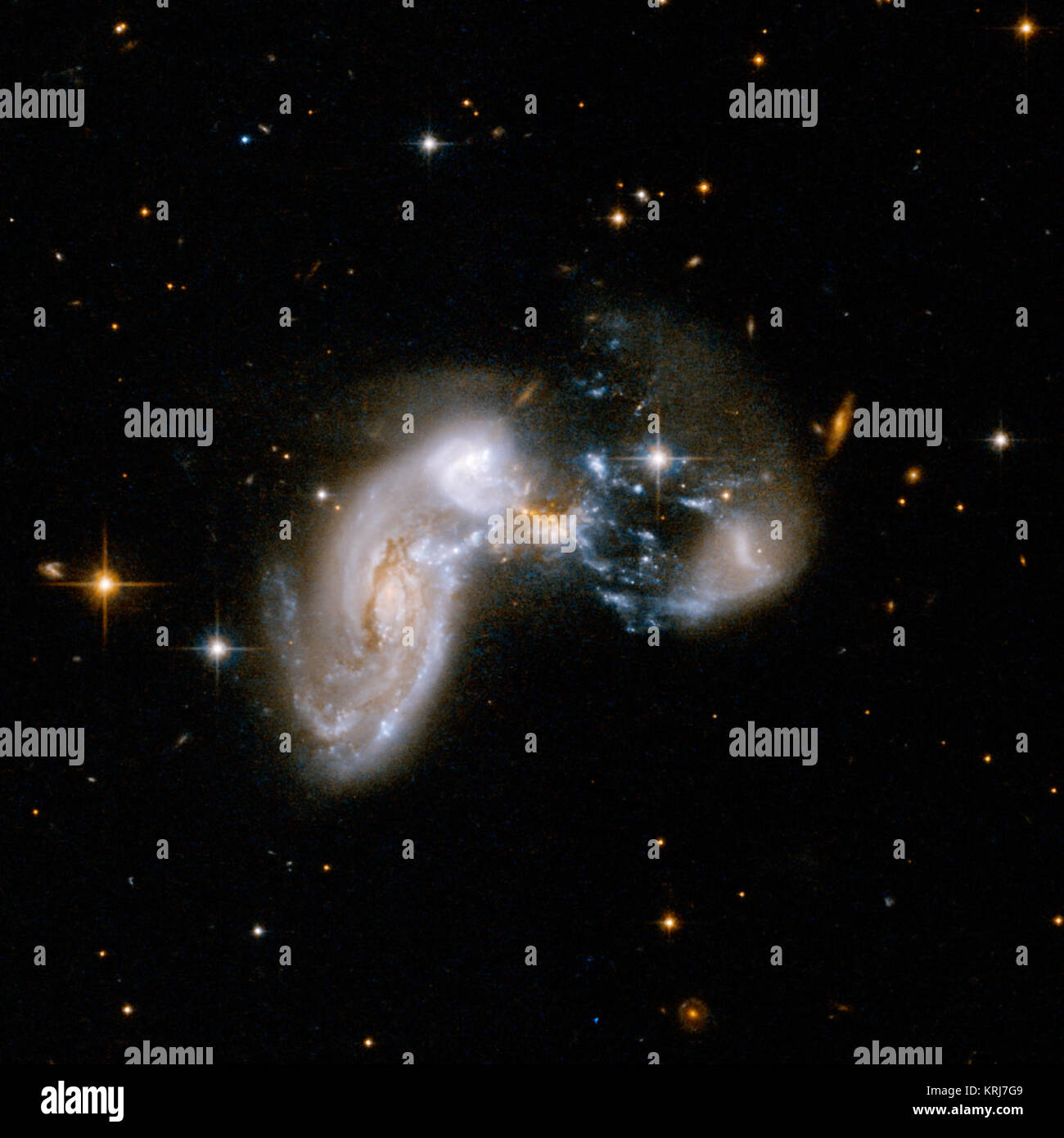 I più attivi star-la formazione di Galaxy nel lontano universo, soprannominato il "baby boom' galaxy, vagamente somigliante al galaxy mostrato qui, chiamati Zw II 96. Mentre Zw II 96 è situato a circa 500 milioni di anni luce di distanza, Baby Boom si trova a 12,3 miliardi di anni luce di distanza e appare in immagini come solo una sbavatura.Zw II 96 e baby-boom galaxy sono entrambi conosciuti come starbursts perché sono la produzione di carichi di nuove stelle ogni anno. Zw II 96 è il risultato di molteplici galassie collidere tra di loro, innescando la nascita di stelle. Prova dalla NASA il telescopio spaziale Hubble indica baby boom è anche il risultato di Foto Stock