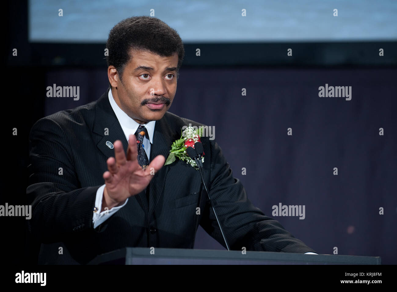 Direttore del Planetario Hayden Neil deGrasse Tyson parla come host dell'Apollo quarantesimo anniversario tenutosi presso il Museo Nazionale dell'aria e dello spazio, Lunedì 20 Luglio, 2009 a Washington. Photo credit: (NASA/Bill Ingalls) Tyson - Apollo quarantesimo anniversario Foto Stock