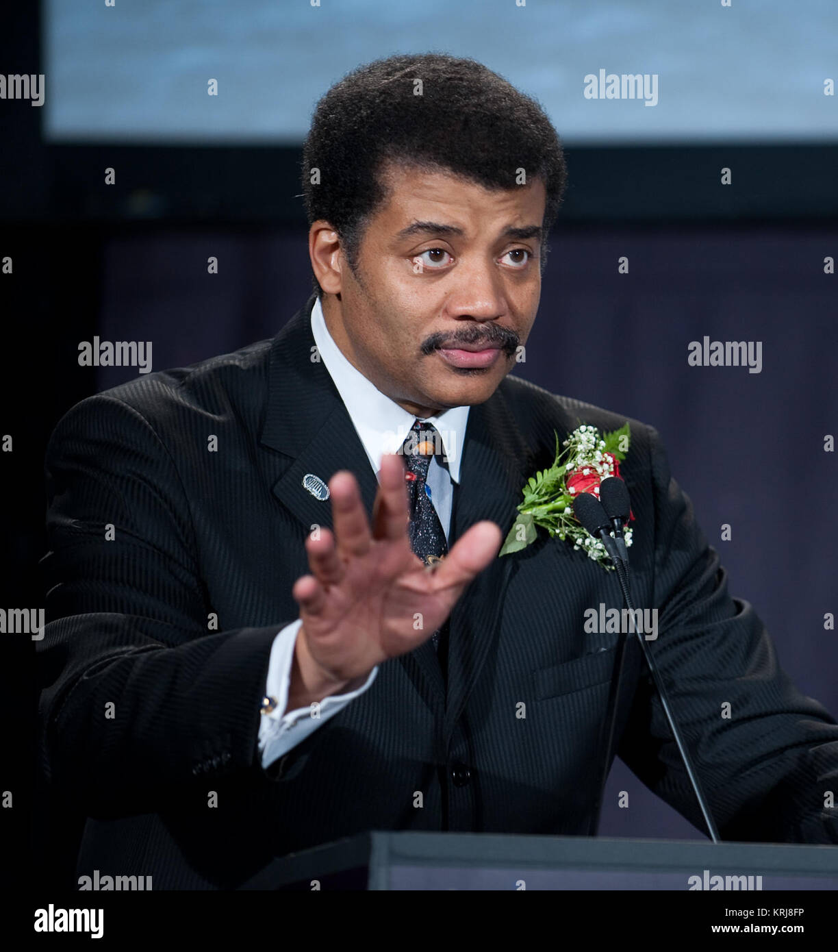 Direttore del Planetario Hayden Neil deGrasse Tyson parla come host dell'Apollo quarantesimo anniversario tenutosi presso il Museo Nazionale dell'aria e dello spazio, Lunedì 20 Luglio, 2009 a Washington. Photo credit: (NASA/Bill Ingalls) Tyson - Apollo quarantesimo anniversario 2009 Foto Stock