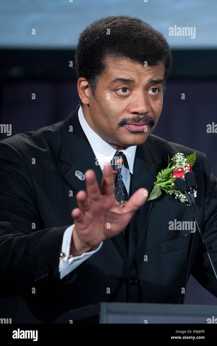 Direttore del Planetario Hayden Neil deGrasse Tyson parla come host dell'Apollo quarantesimo anniversario tenutosi presso il Museo Nazionale dell'aria e dello spazio, Lunedì 20 Luglio, 2009 a Washington. Photo credit: (NASA/Bill Ingalls) Tyson - Apollo quarantesimo anniversario il raccolto Foto Stock