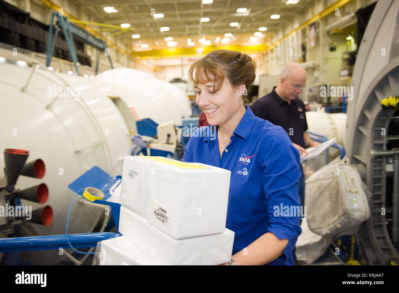 Foto data: 02-08-10 Posizione: Bldg 9NW, ISS Mockups oggetto: STS-131 equipaggio durante SSMTF TRANS LA PRATICA 31105 formazione con istruttore Jeremy Owen. Fotografo: James Blair STS-131 Metcalf-Lindenburger Foto Stock