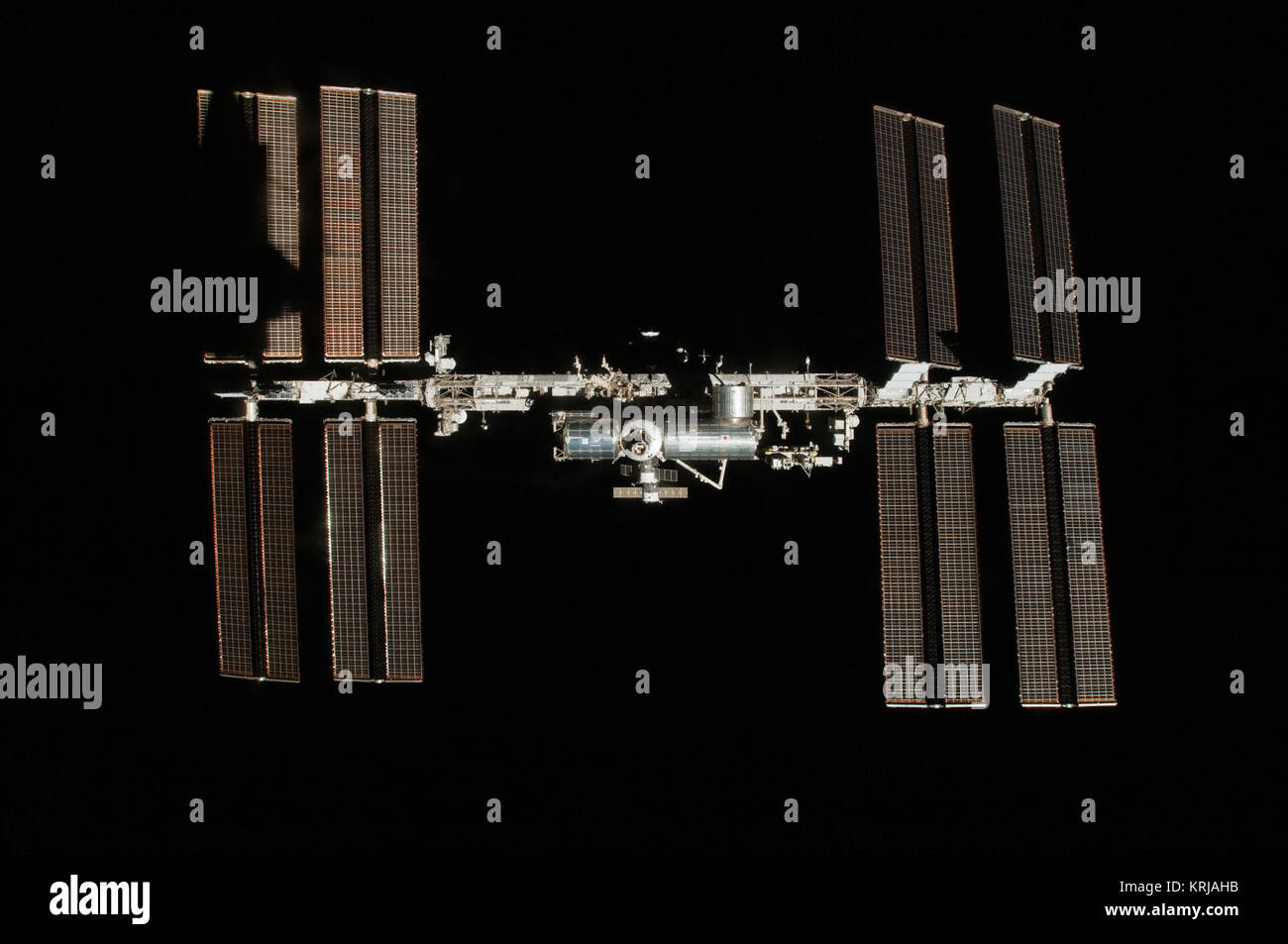 STS-130 adoperano flyaround 1 Foto Stock