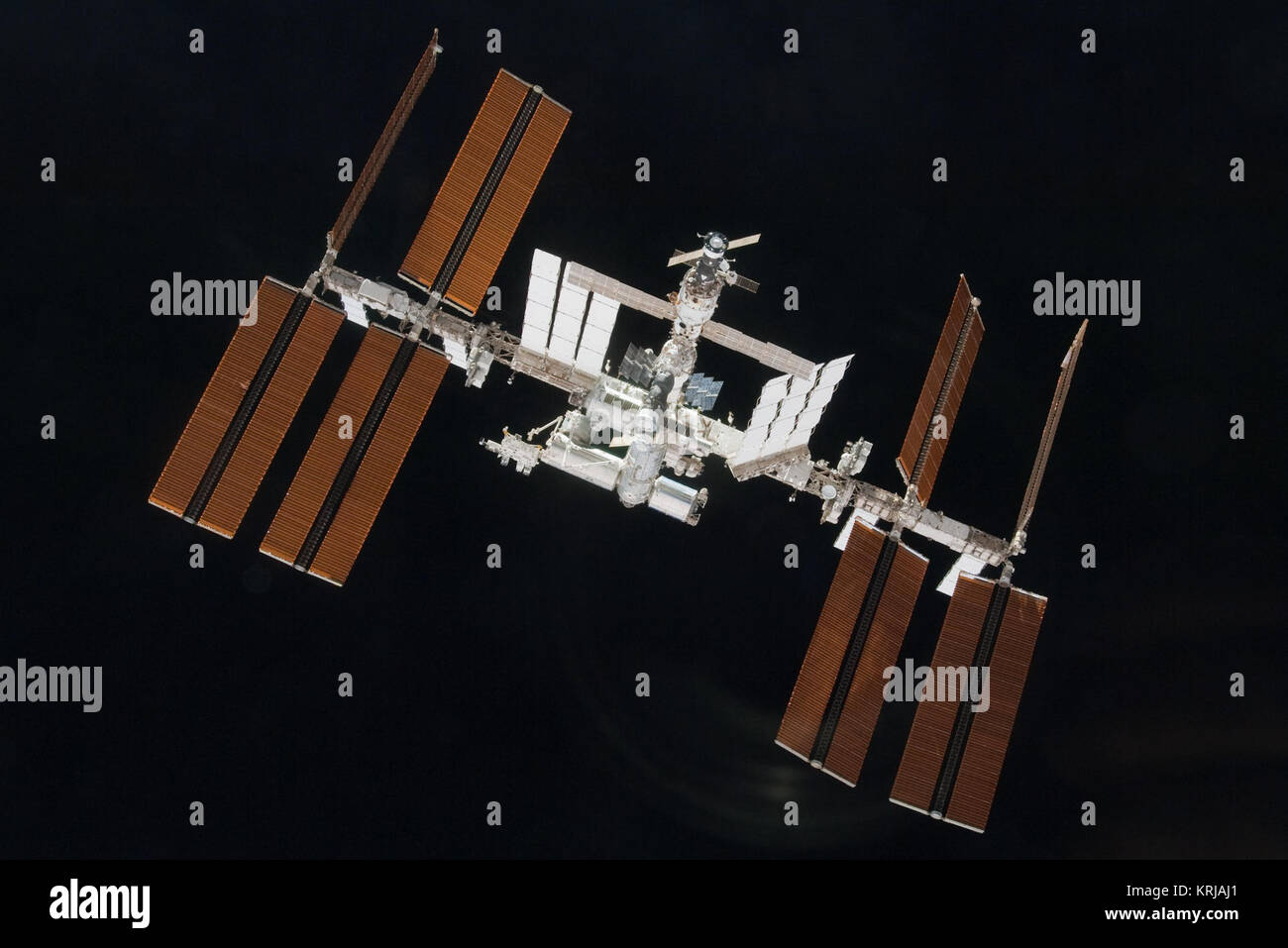 STS-130 adoperano flyaround 7 Foto Stock
