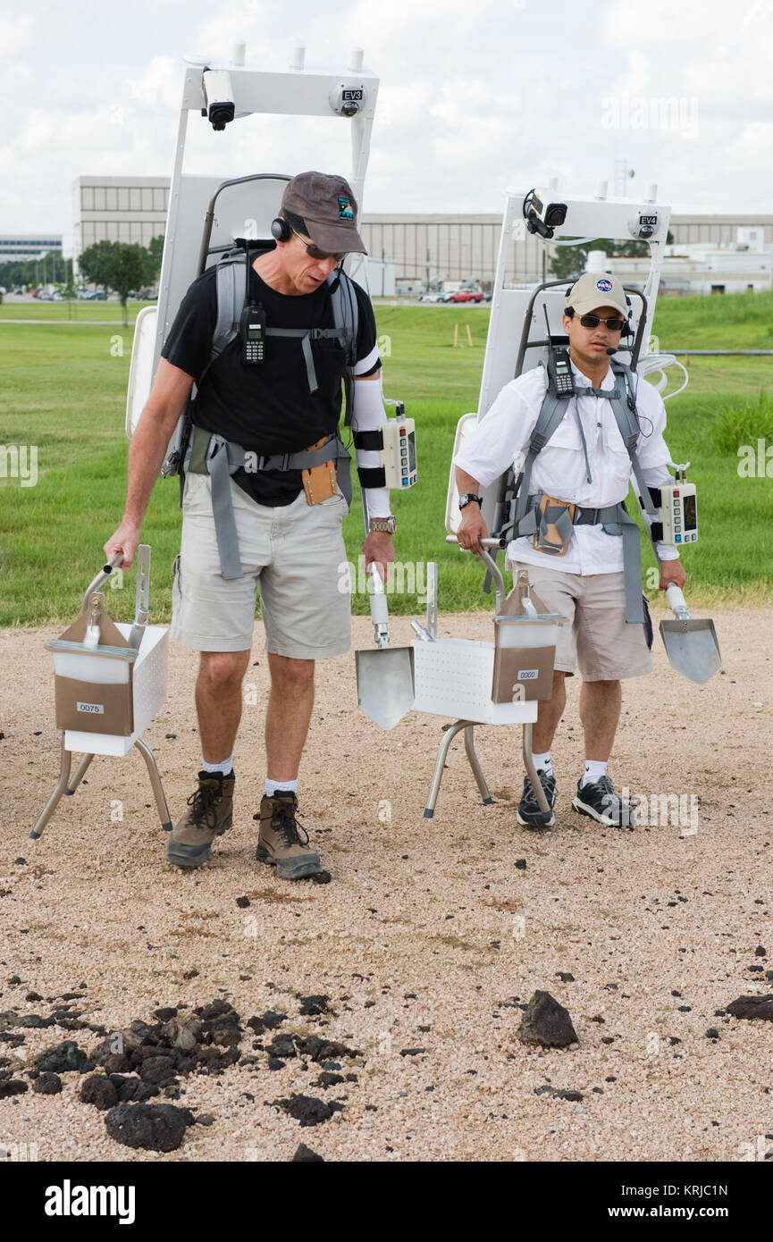 Data: 8-13-10 Posizione: Lunar sito Test - adiacente alle esistenti "ars Hill' Oggetto: Foto-Documentazione di deserto di ratti 2010 veicolo & suit corre a secco e preparazioni fotografo: Lauren Harnet Jsc2010E118059 Foto Stock