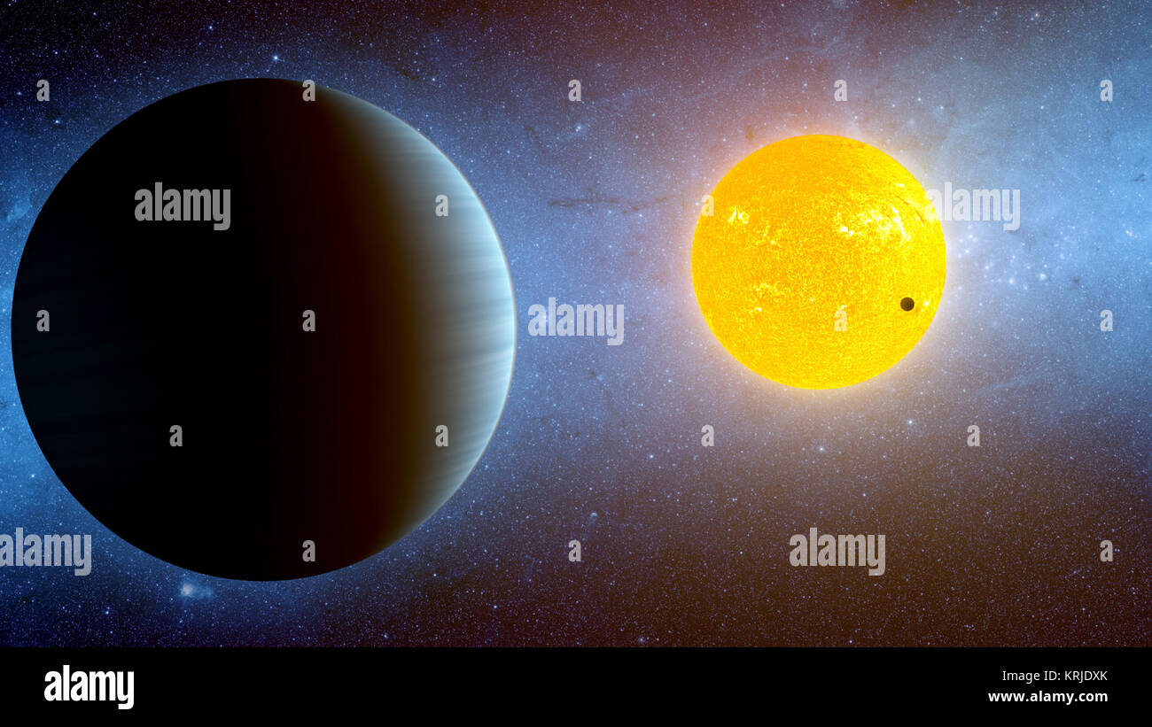 Questo artista della concezione raffigura il Kepler-10 sistema star, situato a circa 560 anni-luce di distanza vicino le Costellazioni Cygnus e Lyra. Keplero ha scoperto due pianeti intorno a questa stella. Kepler-10b è, finora, il noto più piccolo esopianeta roccioso, o un pianeta al di fuori del nostro sistema solare (macchia scura contro il sole giallo). Questo pianeta, che ha un raggio di 1,4 volte quella del pianeta Terra, fruste attorno alla sua stella ogni 8 giorni. La sua scoperta è stata annunciata nel gennaio 2011. Ora, nel maggio 2011, il team di Kepler è annuncio di un altro membro della Kepler-10 famiglia, chiamato Kepler-10c (più grande oggetto di primo piano). Si tratta di bigg Foto Stock