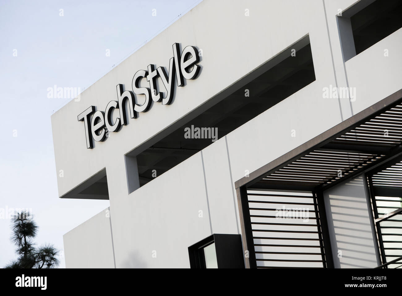 Un logo segno al di fuori della sede dell'TechStyle Fashion Group in El Segundo, in California, il 10 dicembre 2017. Foto Stock