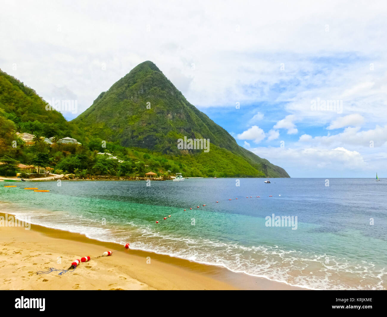 Splendida spiaggia bianca di Santa Lucia, nelle Isole dei Caraibi Foto Stock