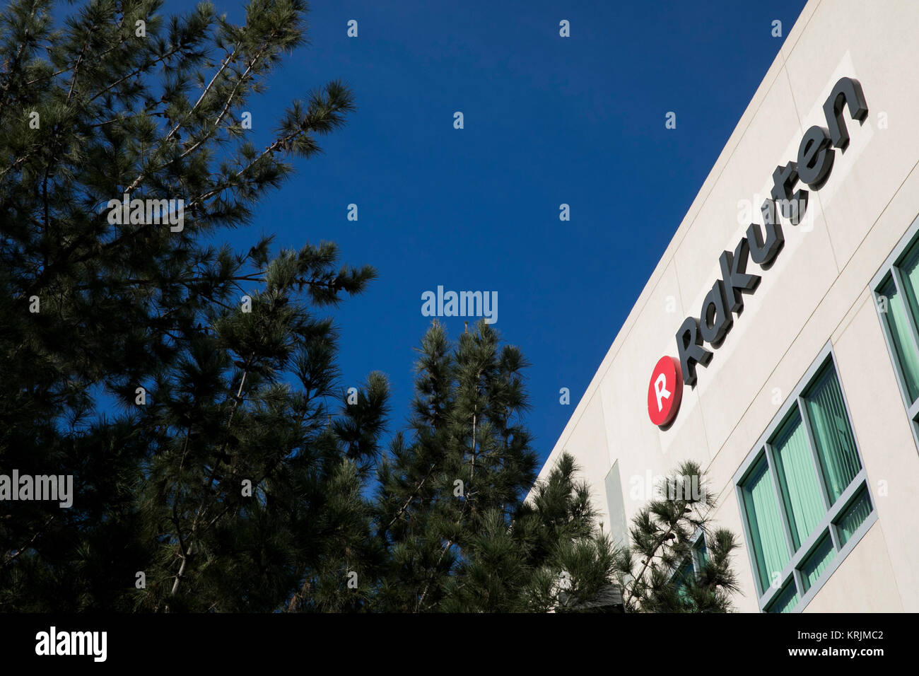 Un segno del logo al di fuori di una struttura occupata da Rakuten, Inc. di Aliso Viejo, California, il 9 dicembre 2017. Foto Stock